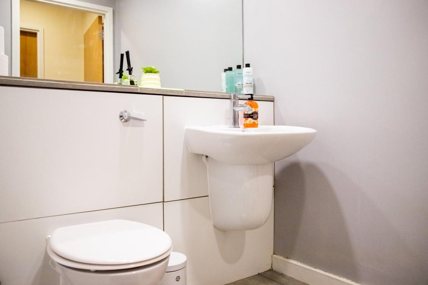 Leeds Vibrant 2 Bedroom Sleeps 4 المظهر الخارجي الصورة